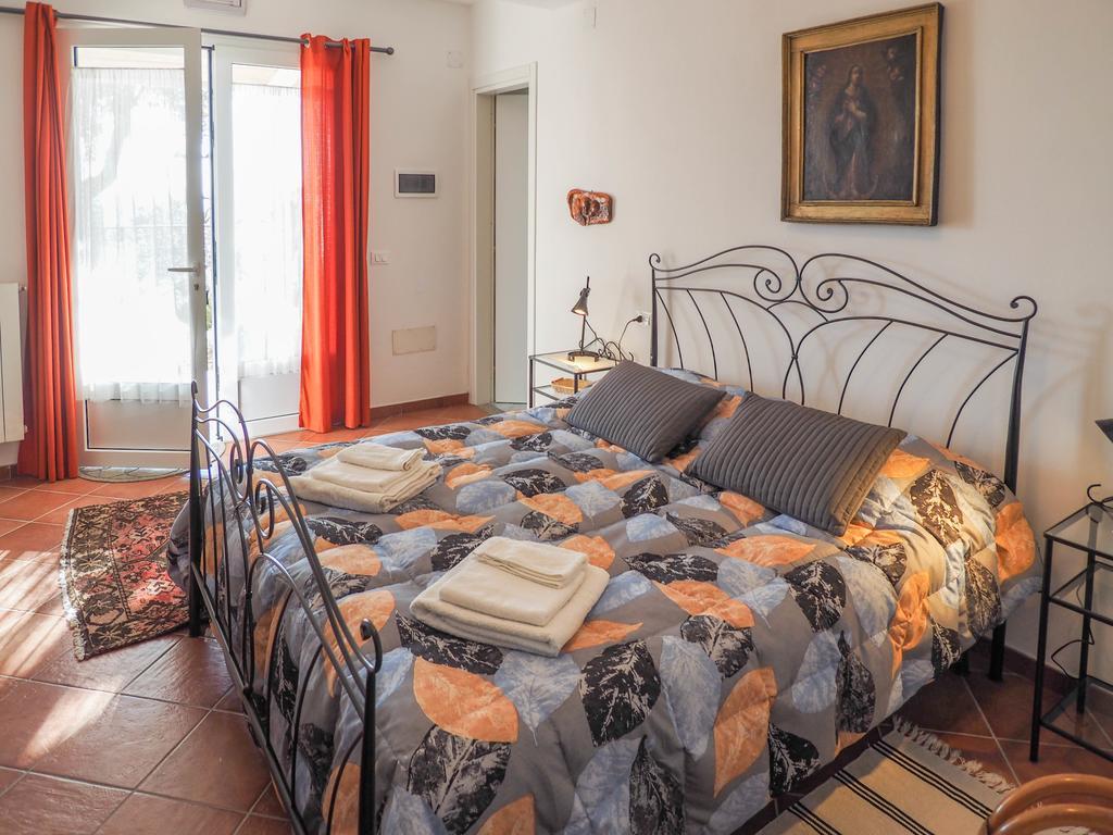 Bed and Breakfast Tra Gli Ulivi Pietra Ligure Exterior foto
