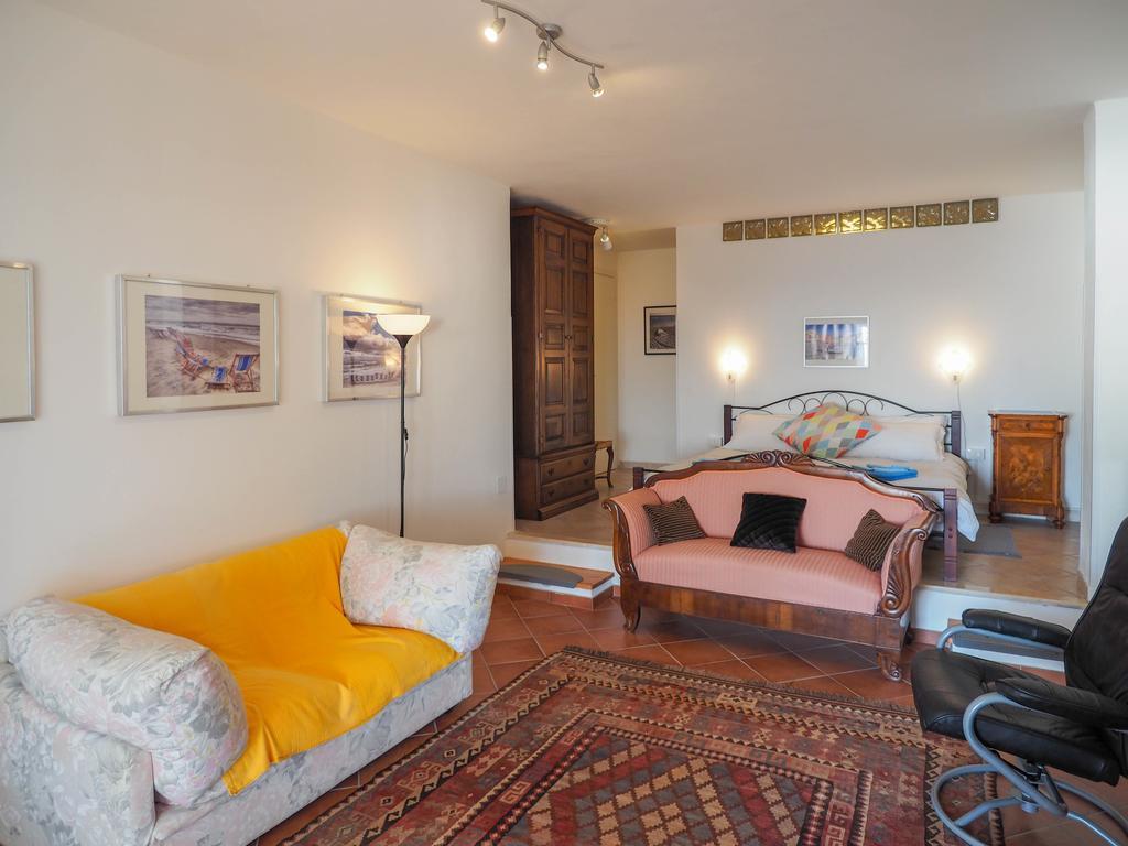 Bed and Breakfast Tra Gli Ulivi Pietra Ligure Zimmer foto